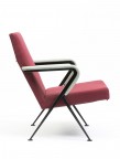 Friso Kramer Fauteuil Repose, 1960 Ahrend de Cirkel Assisse et dossier en tissu bordeaux d’origine, accoudoirs gris en skai et piètement compas noir en tôle d’acier 80 x 51 x 51 cm