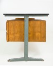 Friso Kramer Bureau Plateau et tiroirs en bois, piètement gris en tôle d’acier 140 x 65 x 77 cm